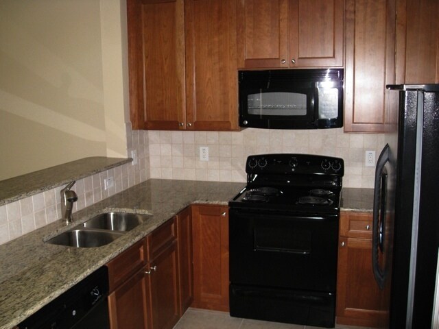 Foto del edificio - SPACIOUS 3 BEDS TOWNHOUSE CLOSE TO DOWNTOWN!!