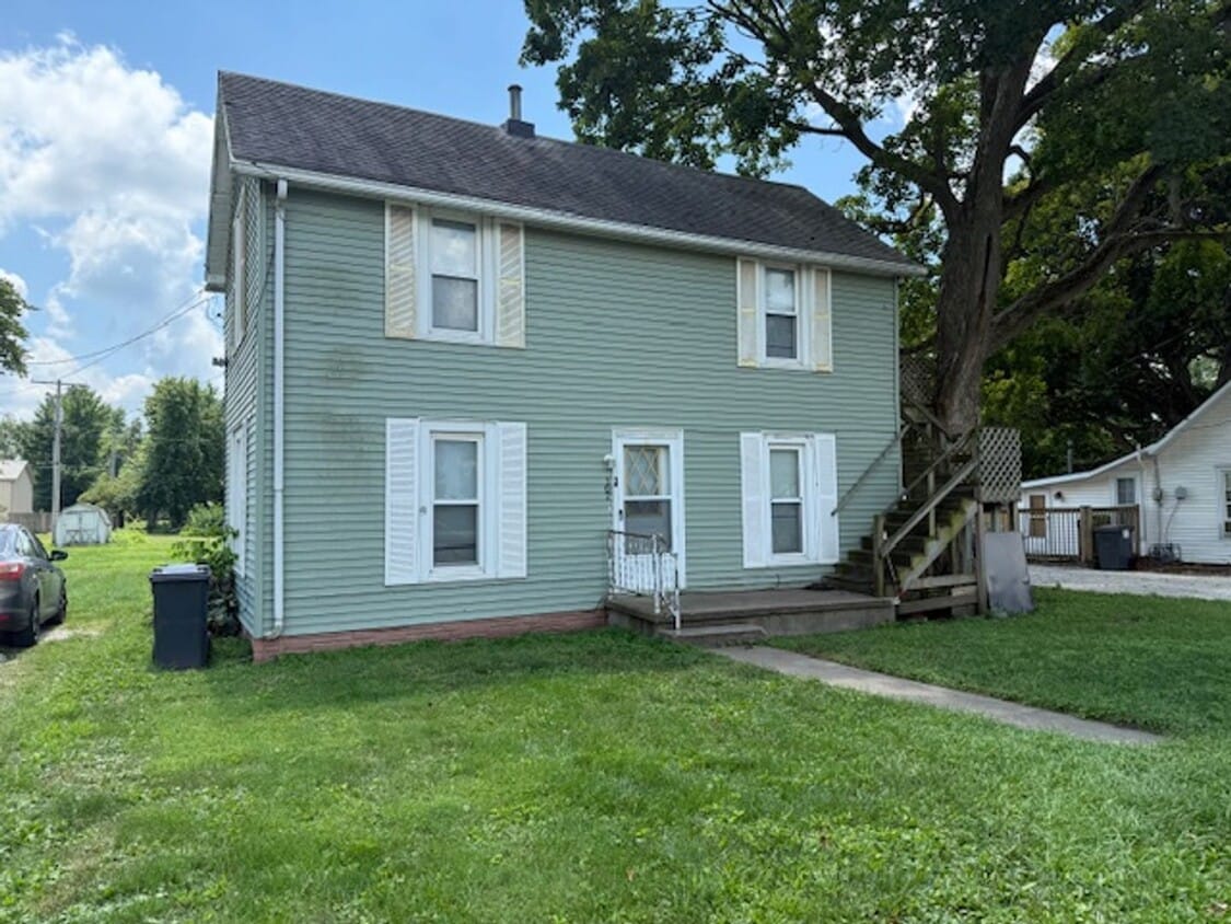 Primary Photo - 107 W Prairie St