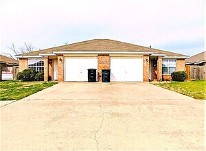 Building Photo - 3305 Alicante Ct
