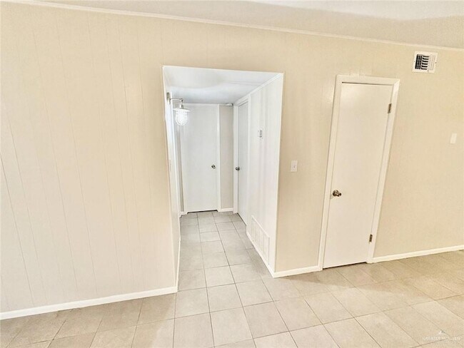 Building Photo - 3616 Harvey Dr W