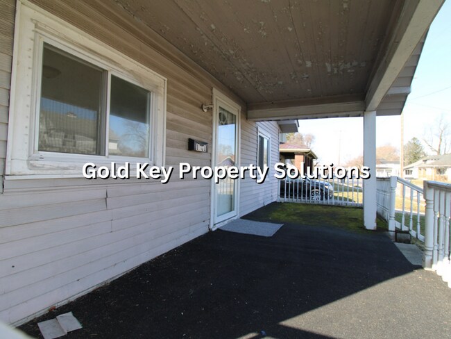 Building Photo - Remodeled 3 BR 1 BA House with Huge Bonus ...