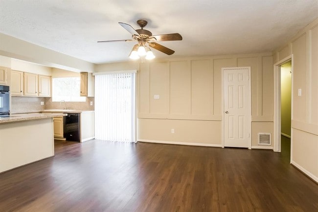 Building Photo - 25307 Wingfield Ln
