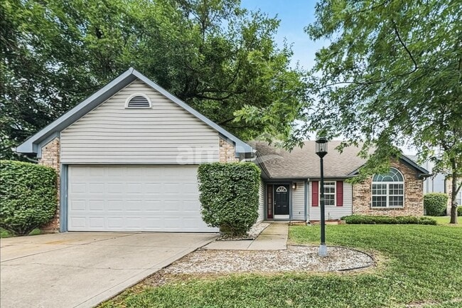 Building Photo - 8956 Mallard Green Dr