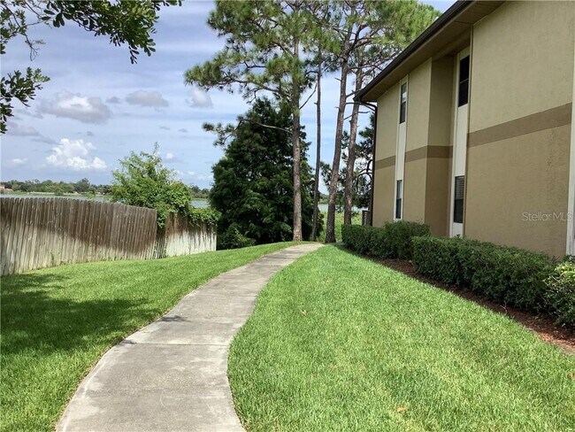 Foto del edificio - 10125 Sailwinds Blvd N