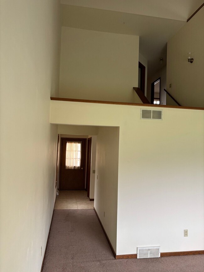 Building Photo - 308 Lexington Dr