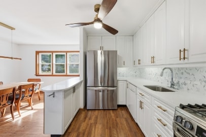 Building Photo - 3901 Lawrence Ave