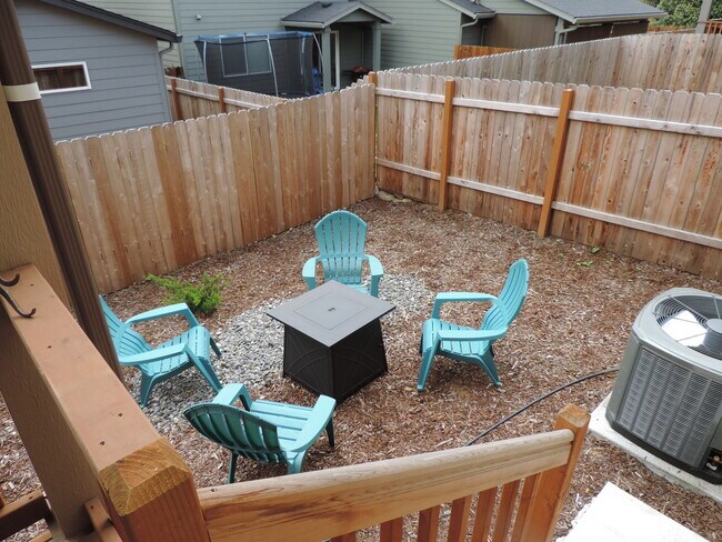 Building Photo - Application Pending - 3 Bedroom Townhome I...