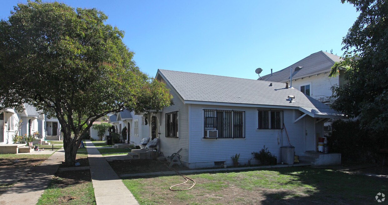 Foto del edificio - 2624-2628 3/4 Griffin Ave