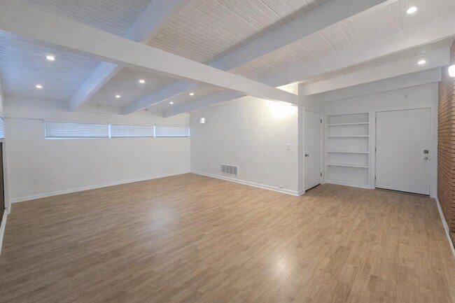 Foto del edificio - 1919 Sumner Dr