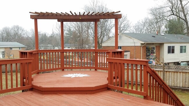Foto del edificio - Spacious single family home in established Rockville neighborhood available now!