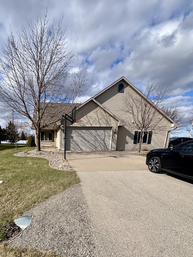 Building Photo - N9689 Hopfensperger Rd