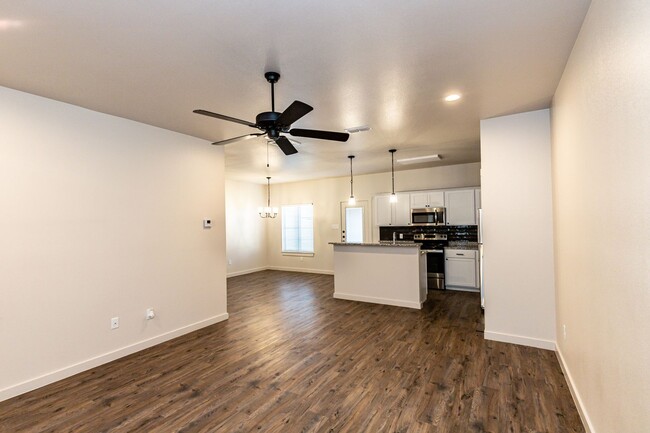 Building Photo - Modern Two Bedroom Townhome In Cooper!