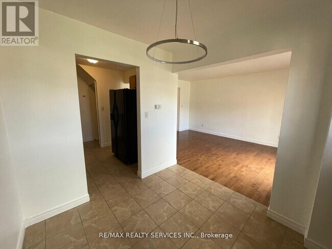 Building Photo - 1730 Columbia Ct