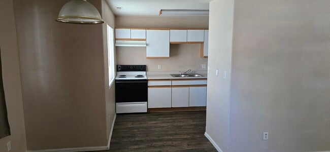Building Photo - 3005 Acero Ave