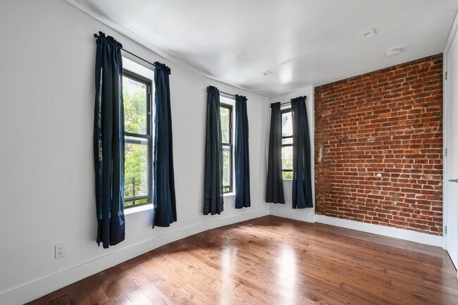 Building Photo - #597 Full room in West Harlem 4-bed / 2.0