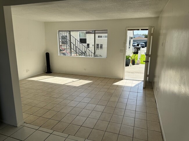 2 Bedroom/2 Bathroom - 4929 W 118th Plz