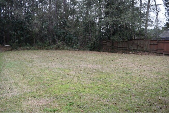 Foto del edificio - 3 Bed 1 Bath Brick House