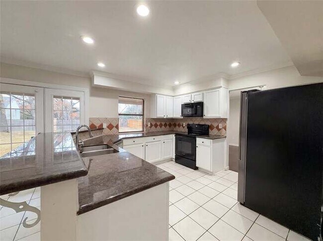 Foto del edificio - 1951 Pin Oak Dr