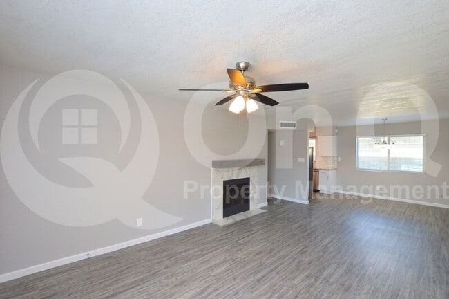 Building Photo - 785 N Arrowhead Dr