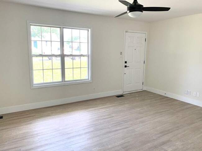 Foto del edificio - 157 Monarch Ln