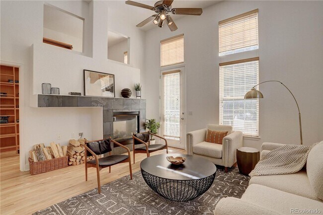Building Photo - Incredible Townhome in the Hampden Town Center. Great Location!