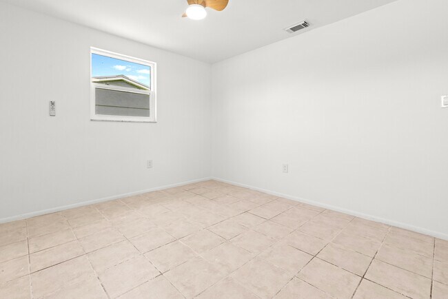 Foto del edificio - 1057 Tropical Ave NW