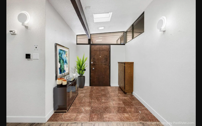 Building Photo - Sprawling 7 bedroom home available for sum...