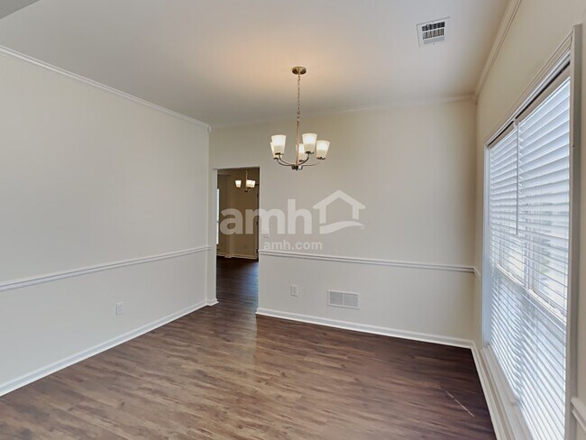 Building Photo - 1564 Silver Ridge Dr SW