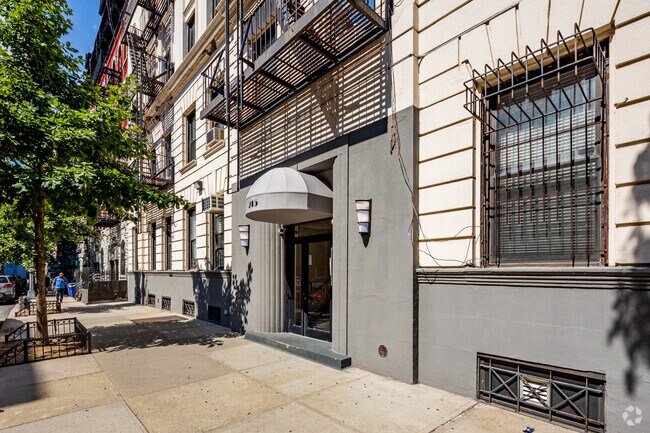 Foto del edificio - 215 W 105th St