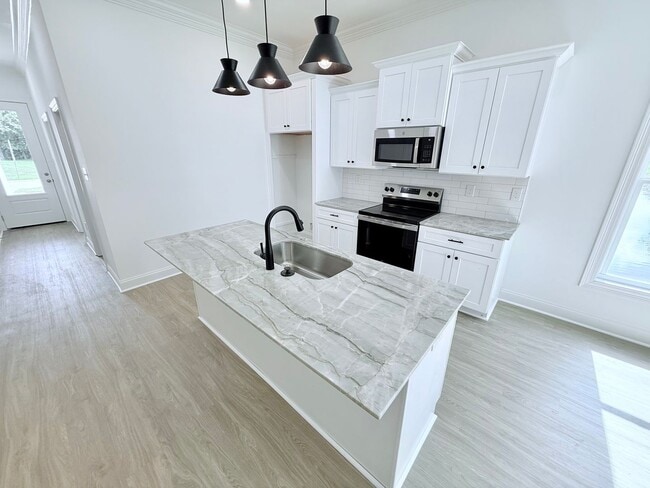 Building Photo - Brand New Construction Home in Prime Locat...
