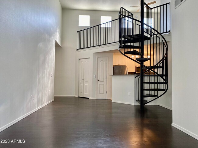 Building Photo - 1701 E Colter St