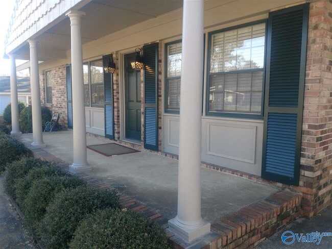 Building Photo - 11012 Crestfield Dr SE