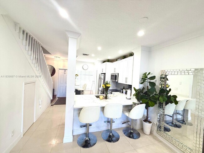 Foto del edificio - 737 SW 122nd Ave