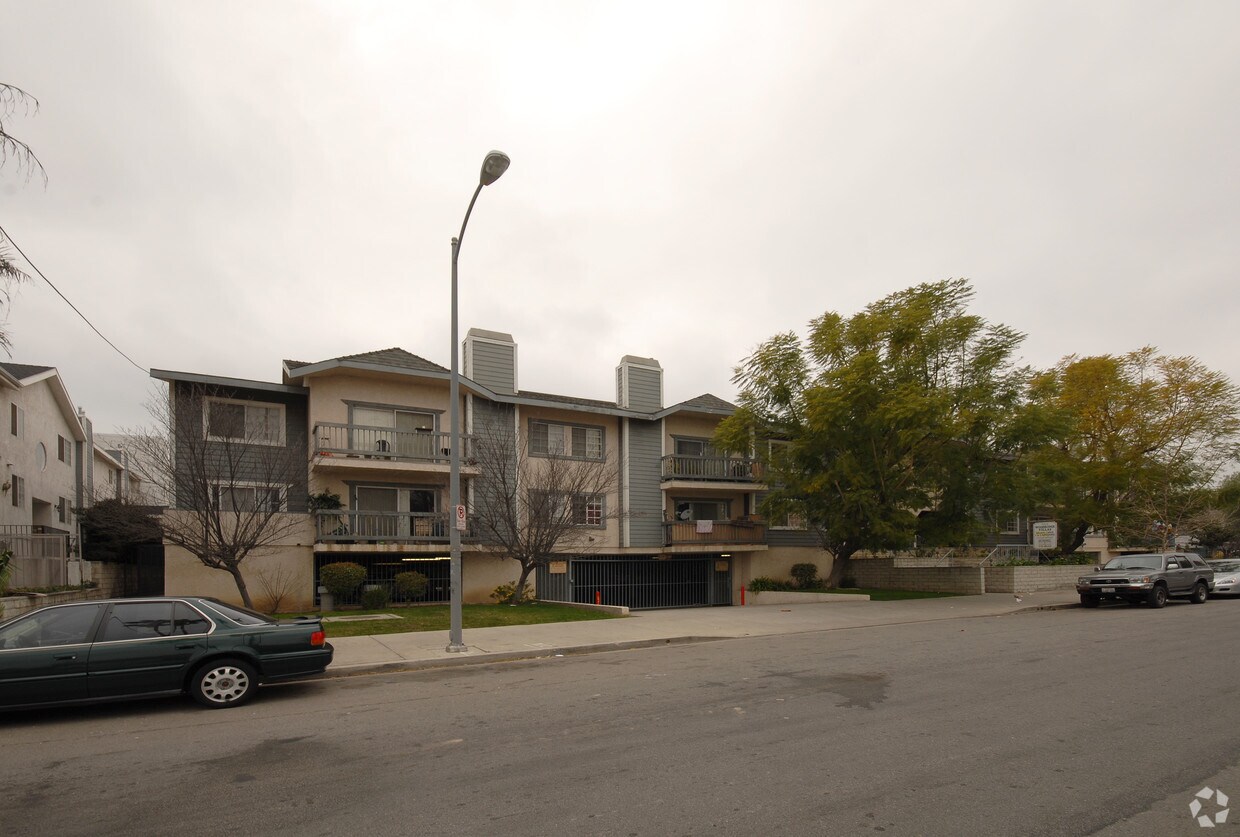 Building Photo - Woodridge Villas