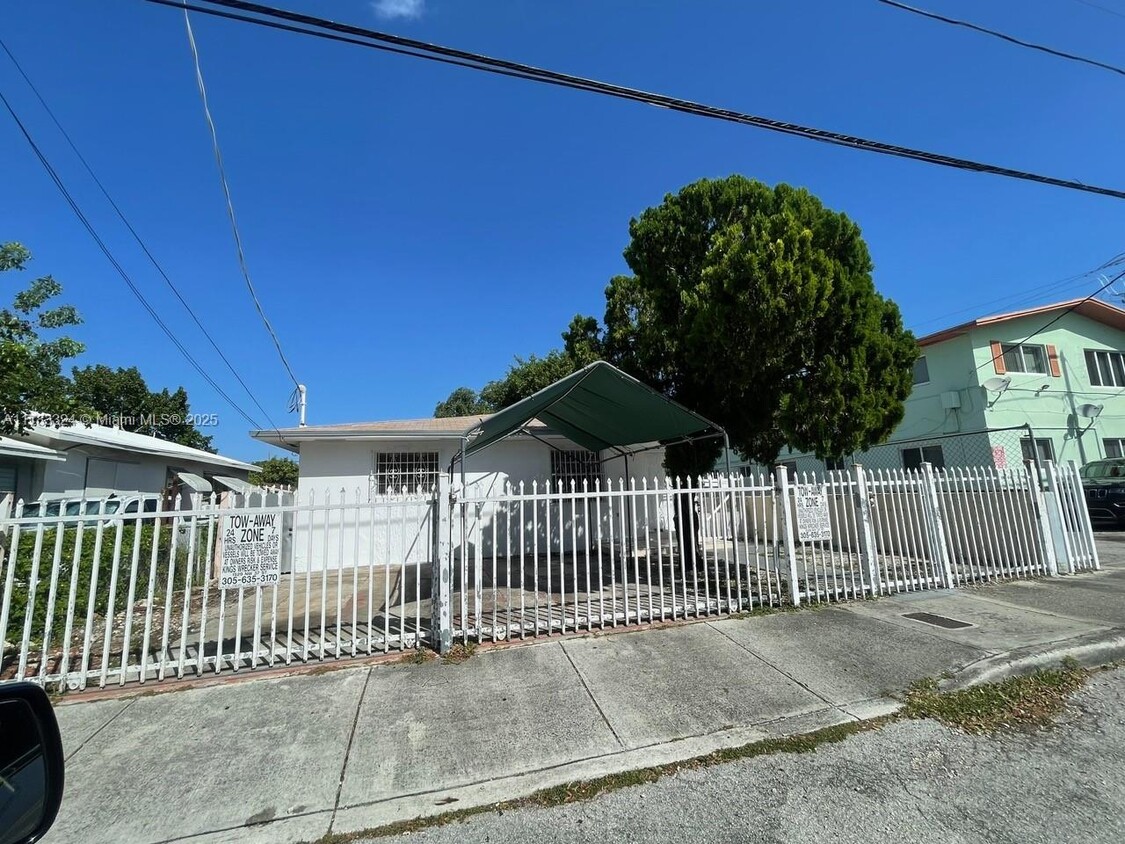 Primary Photo - 1019 NW 24th St