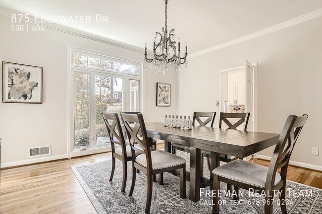 Building Photo - Edgewater Estate - 5 Bedroom Sleeps 10 | N...