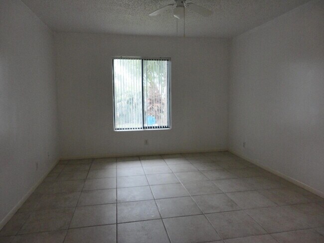 Foto del edificio - 713 Sunny Pine Way