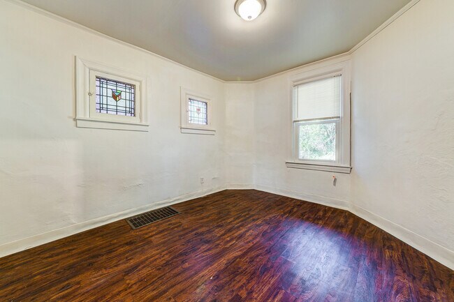 Foto del edificio - Available May 2024 - Traditional-style 3+ ...