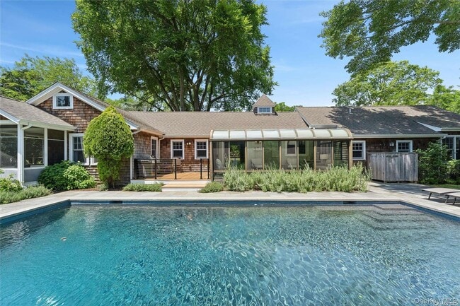 Foto del edificio - 695 Main St