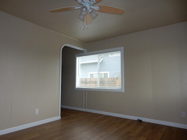 Foto del edificio - 1458 E Cleveland St