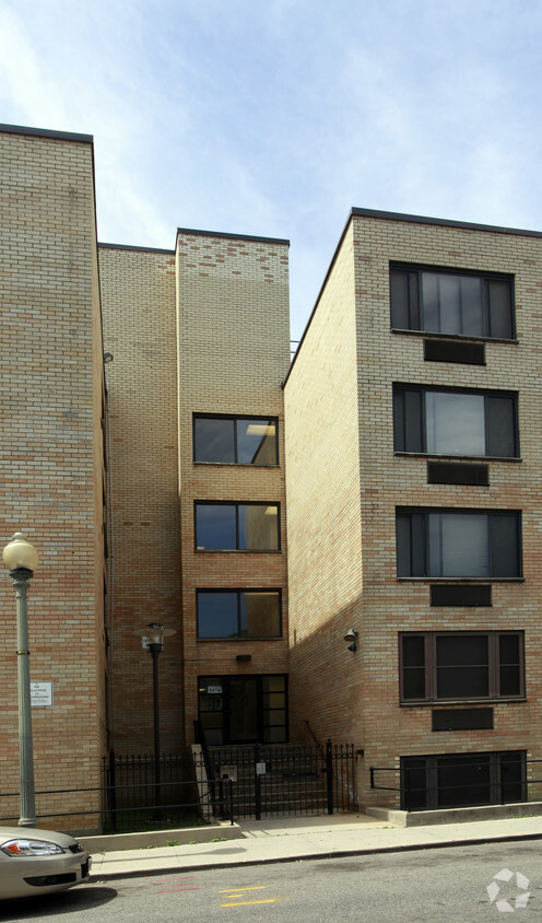 Building Photo - Oak Street Apartments