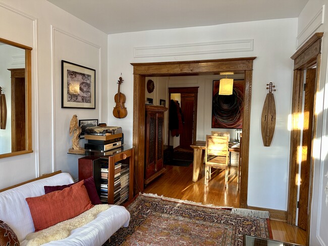 Building Photo - 4137 Av De L'esplanade