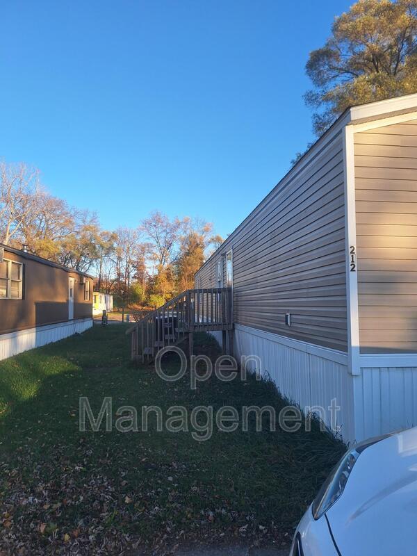 Primary Photo - 301 Mantle Ave