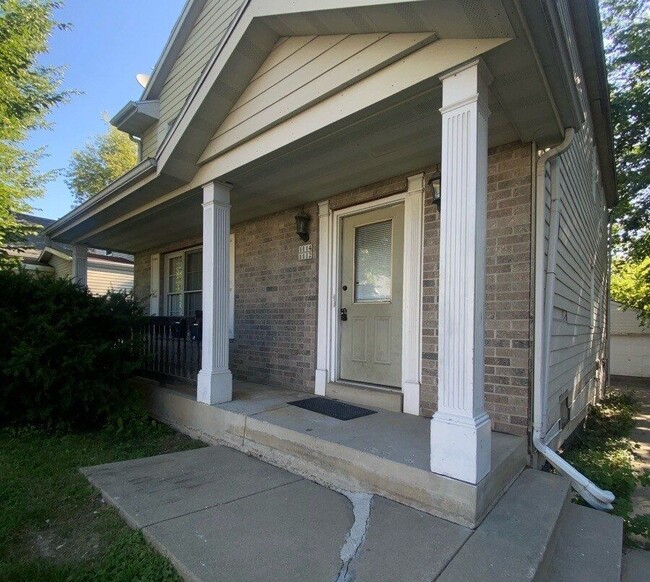 Building Photo - 1112 S 63rd St