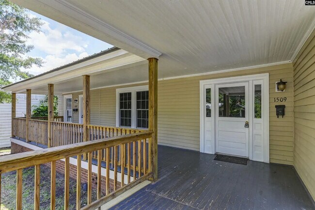 Building Photo - 3 Bedroom 1 Bathroom