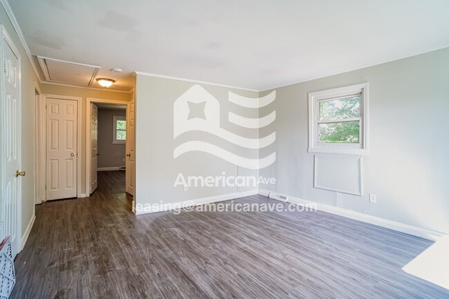 Building Photo - 2401 Phillips Ave