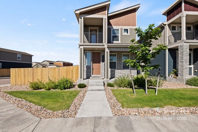 Foto del edificio - Modern 4BD/3BA Home with Covered Balcony &...