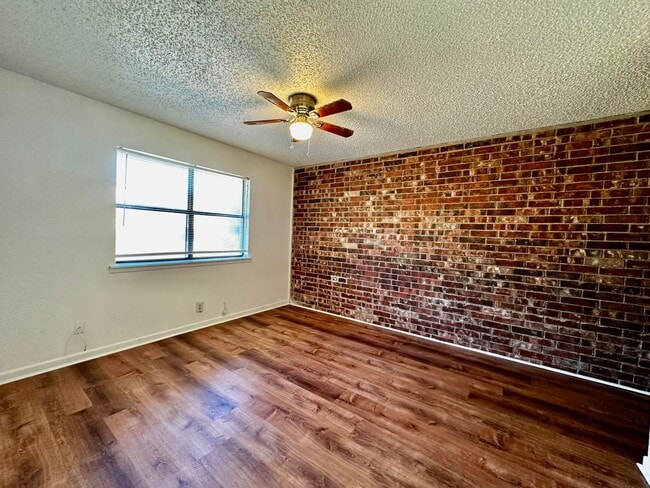 Foto del edificio - Bowie Trust-Mack Hollimon Duplex