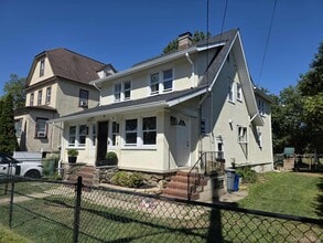 Building Photo - 18 Webster Ave
