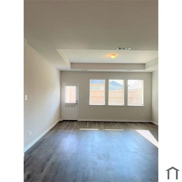 Foto del edificio - 8312 White Pine Dr